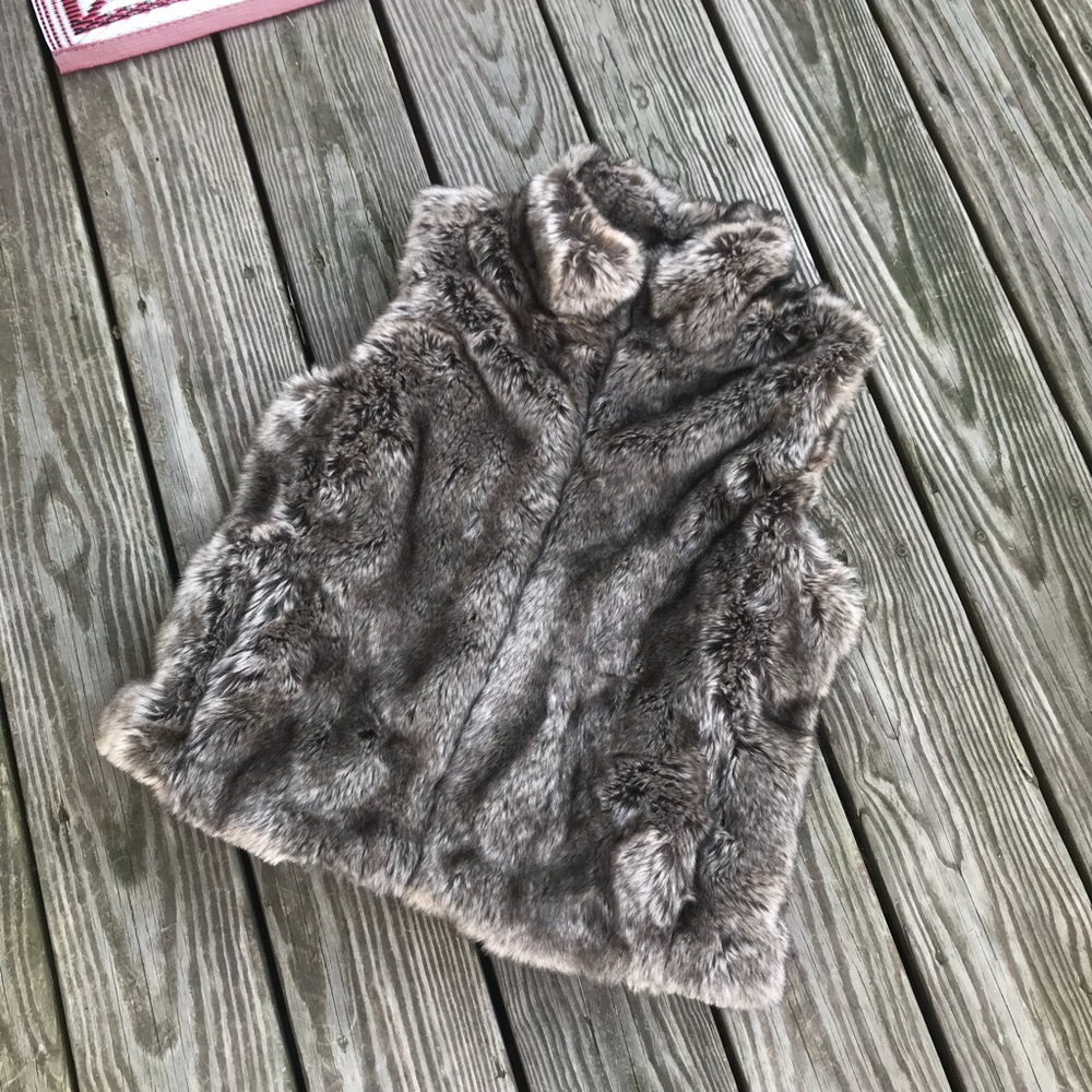 Banana Republic | faux fur vest